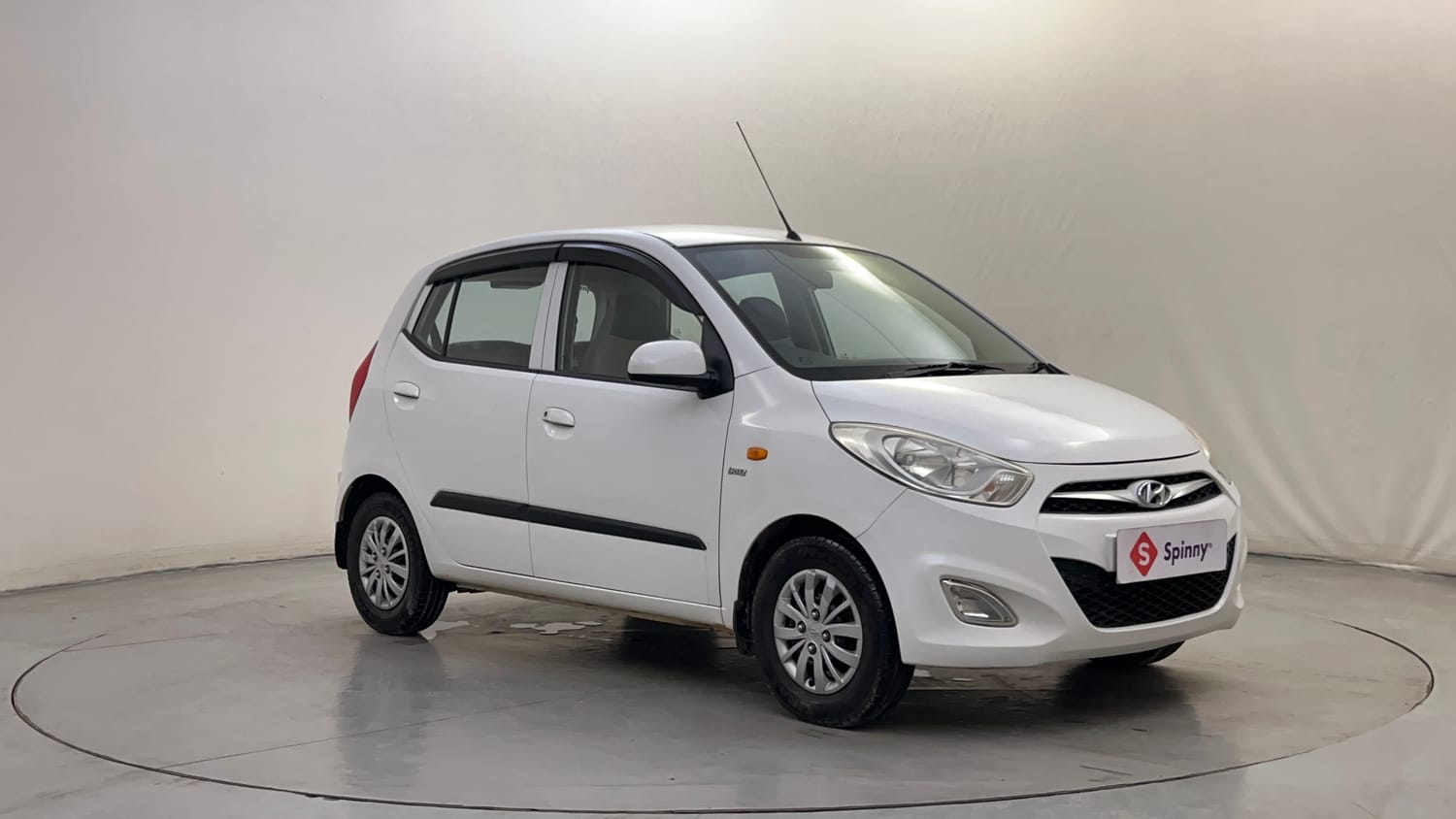Used 2015 Hyundai i10 Sportz 1.1 iRDE2 Petrol Manual exterior RIGHT FRONT CORNER VIEW