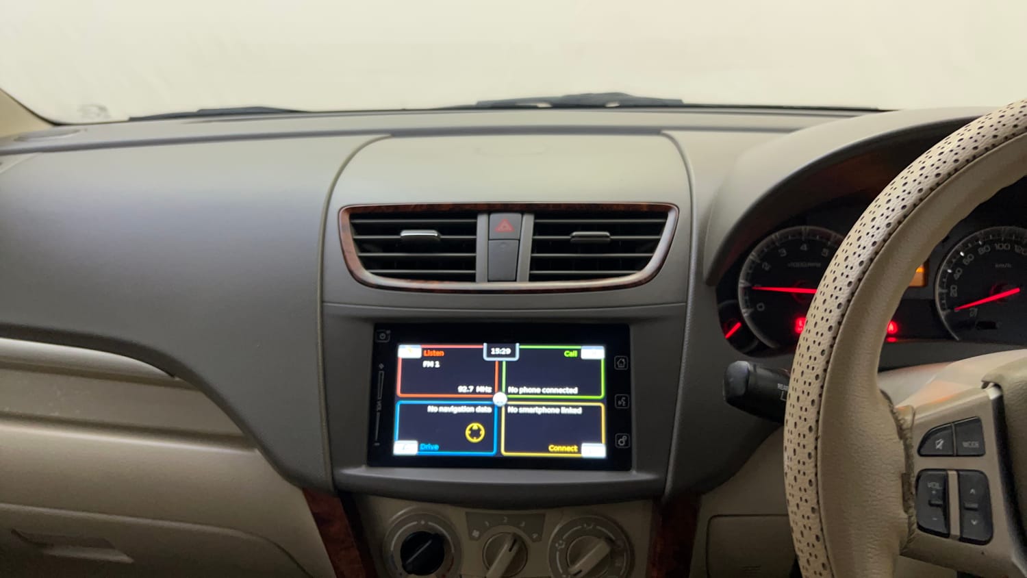 Used 2017 Maruti Suzuki Ertiga ZXI+ Petrol Manual top_features Integrated (in-dash) music system