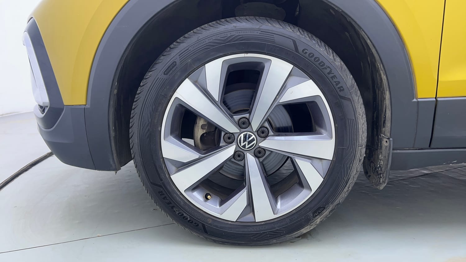 Used 2022 Volkswagen Taigun Topline 1.0 TSI MT Petrol Manual tyres LEFT FRONT TYRE RIM VIEW