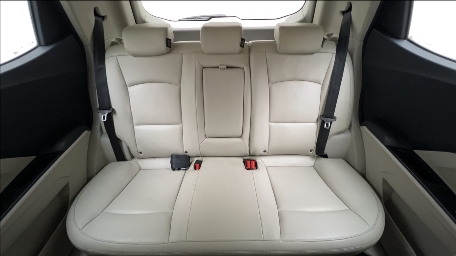 Used 2022 Mahindra XUV 300 W8 (O) 1.5 Diesel Diesel Manual interior REAR SEAT CONDITION VIEW