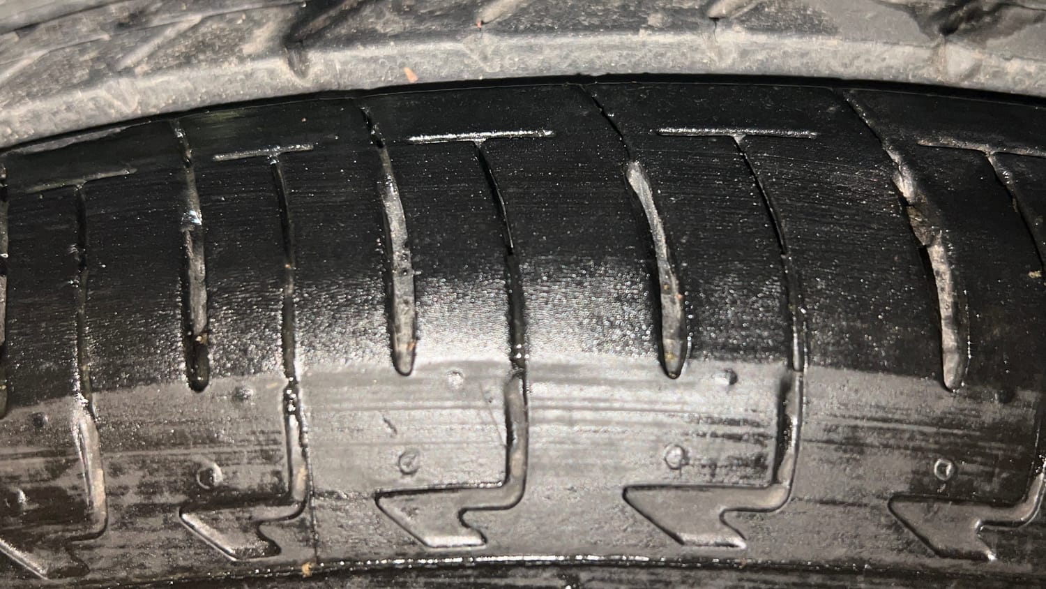 Used 2022 Maruti Suzuki Ignis Zeta 1.2 AMT Petrol Automatic tyres RIGHT REAR TYRE TREAD VIEW