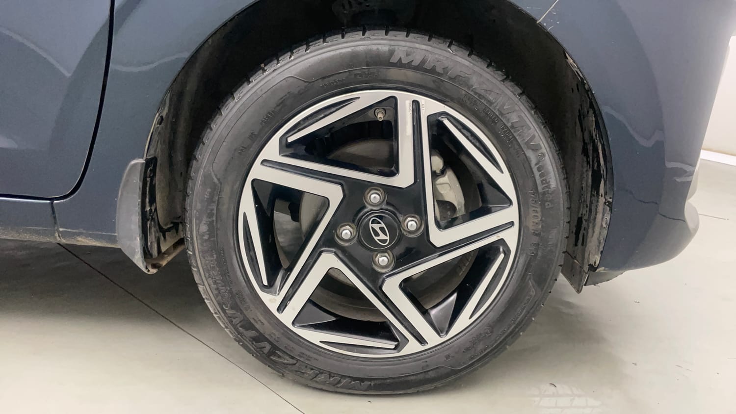 Used 2024 Hyundai Grand i10 Nios Asta 1.2 Kappa AMT Petrol Automatic tyres RIGHT FRONT TYRE RIM VIEW