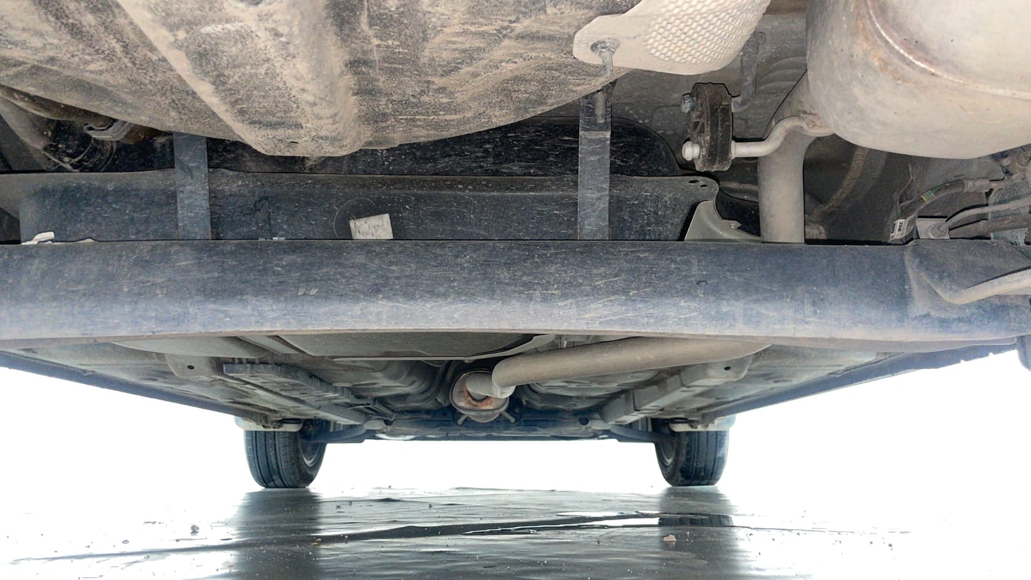 Used 2024 Hyundai Grand i10 Nios Asta 1.2 Kappa AMT Petrol Automatic extra REAR UNDERBODY VIEW (TAKEN FROM REAR)