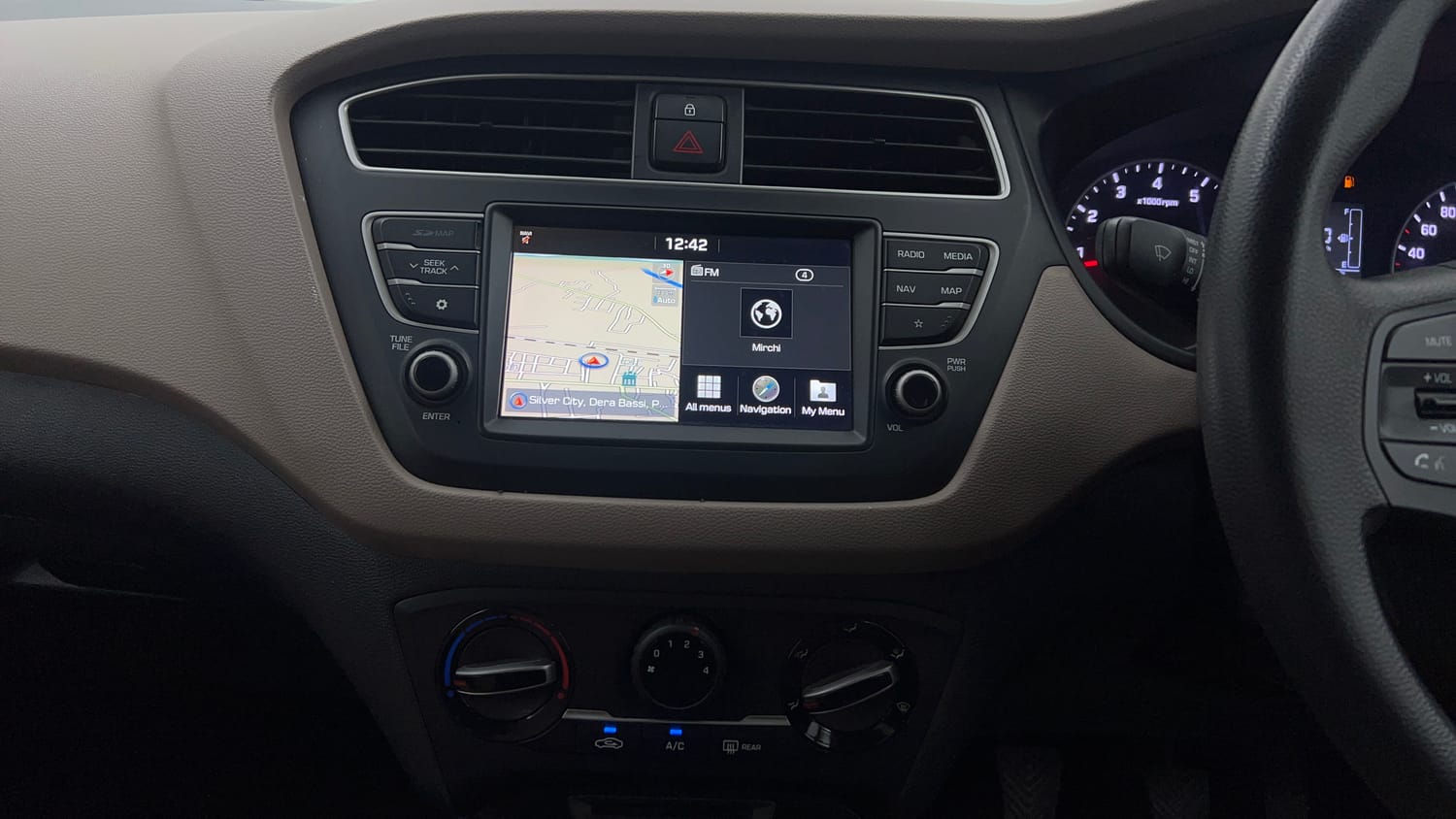 Used 2019 Hyundai Elite i20 Sportz 1.2 Petrol Manual top_features Integrated (in-dash) music system