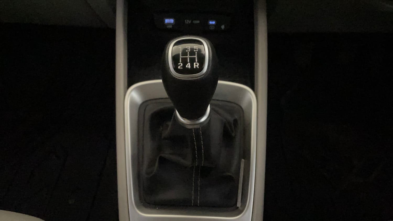 Used 2024 Hyundai Venue SX 1.2 Petrol Petrol Manual interior GEAR  KNOB VIEW
