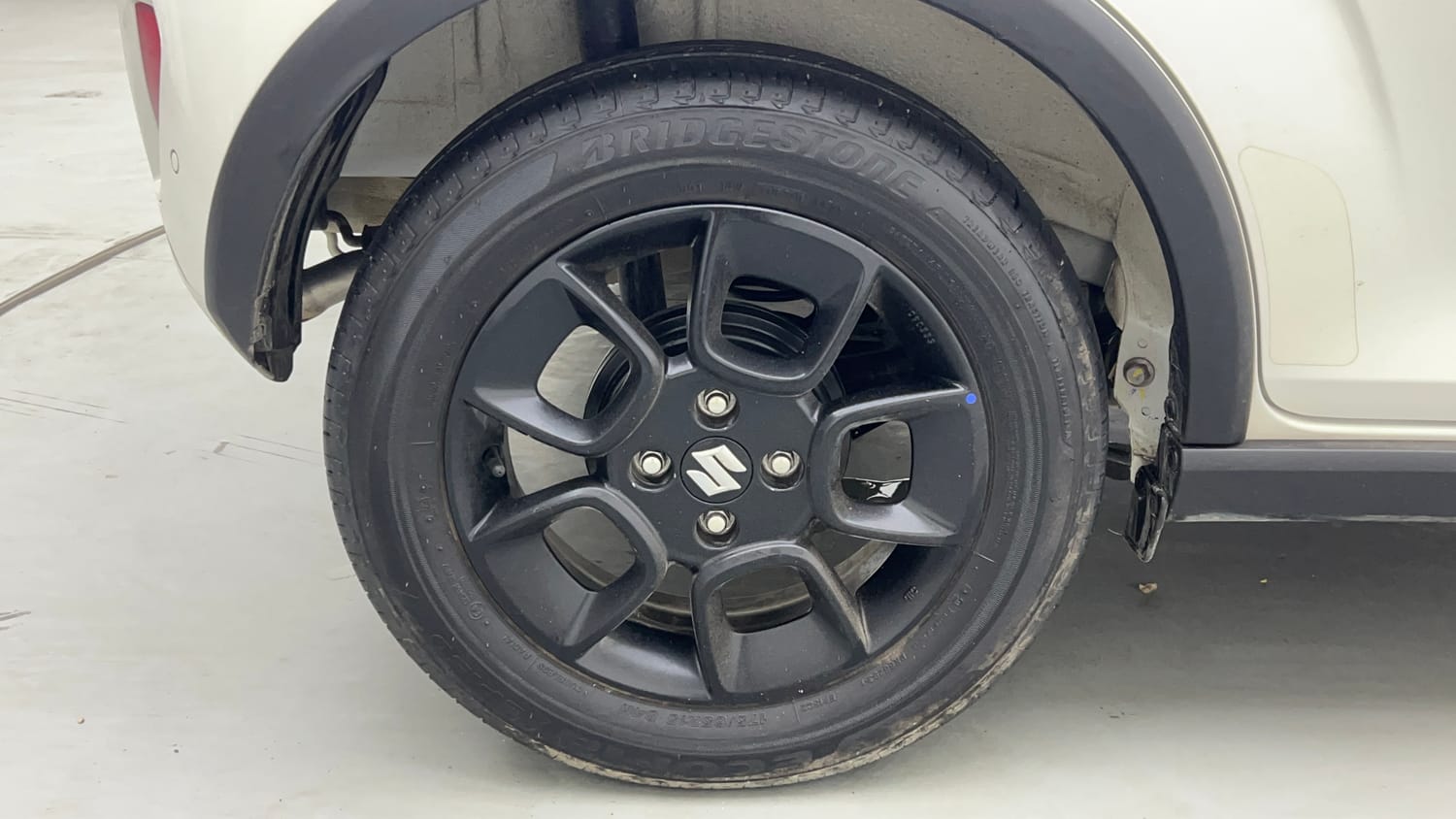 Used 2025 Maruti Suzuki Ignis Alpha 1.2 AMT Petrol Automatic tyres RIGHT REAR TYRE RIM VIEW