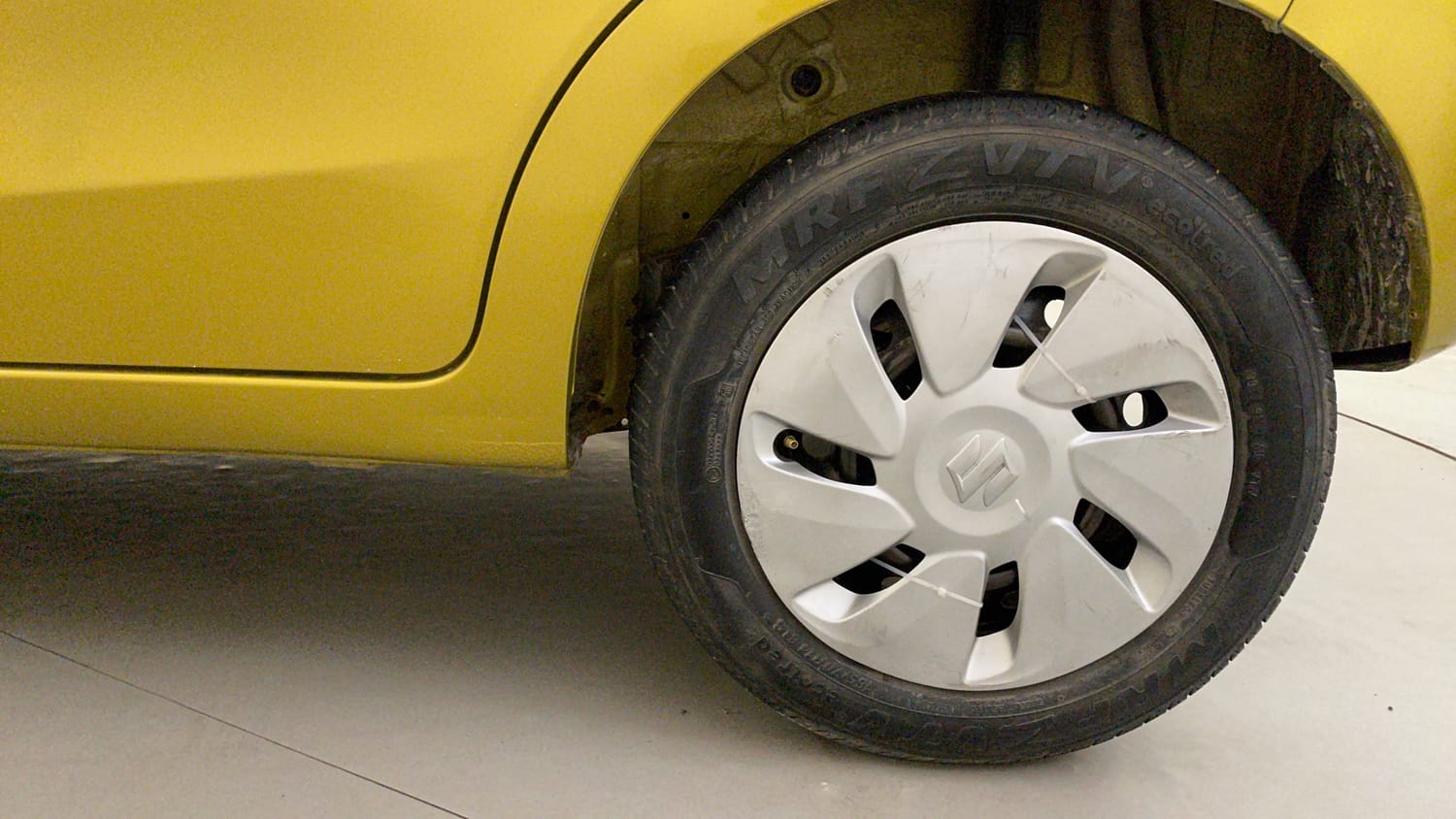 Used 2014 Maruti Suzuki Celerio VXi AMT Petrol Automatic tyres LEFT REAR TYRE RIM VIEW