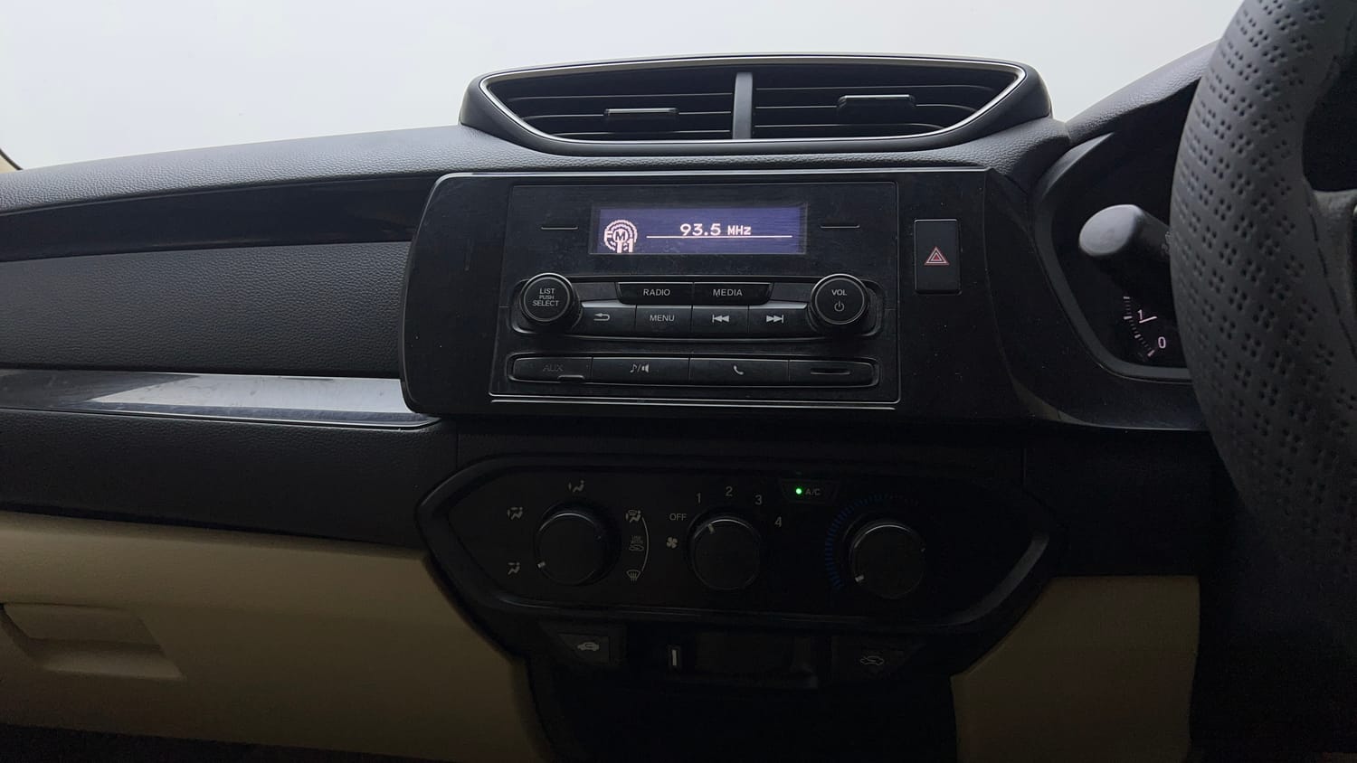 Used 2019 Honda Amaze 1.2 S MT Petrol Petrol Manual interior MUSIC SYSTEM & AC CONTROL VIEW