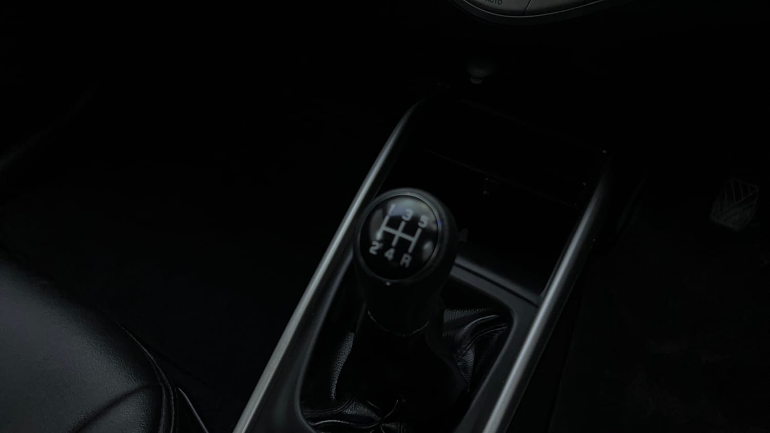 Used 2019 Maruti Suzuki Baleno Delta 1.2 Petrol Manual interior GEAR  KNOB VIEW