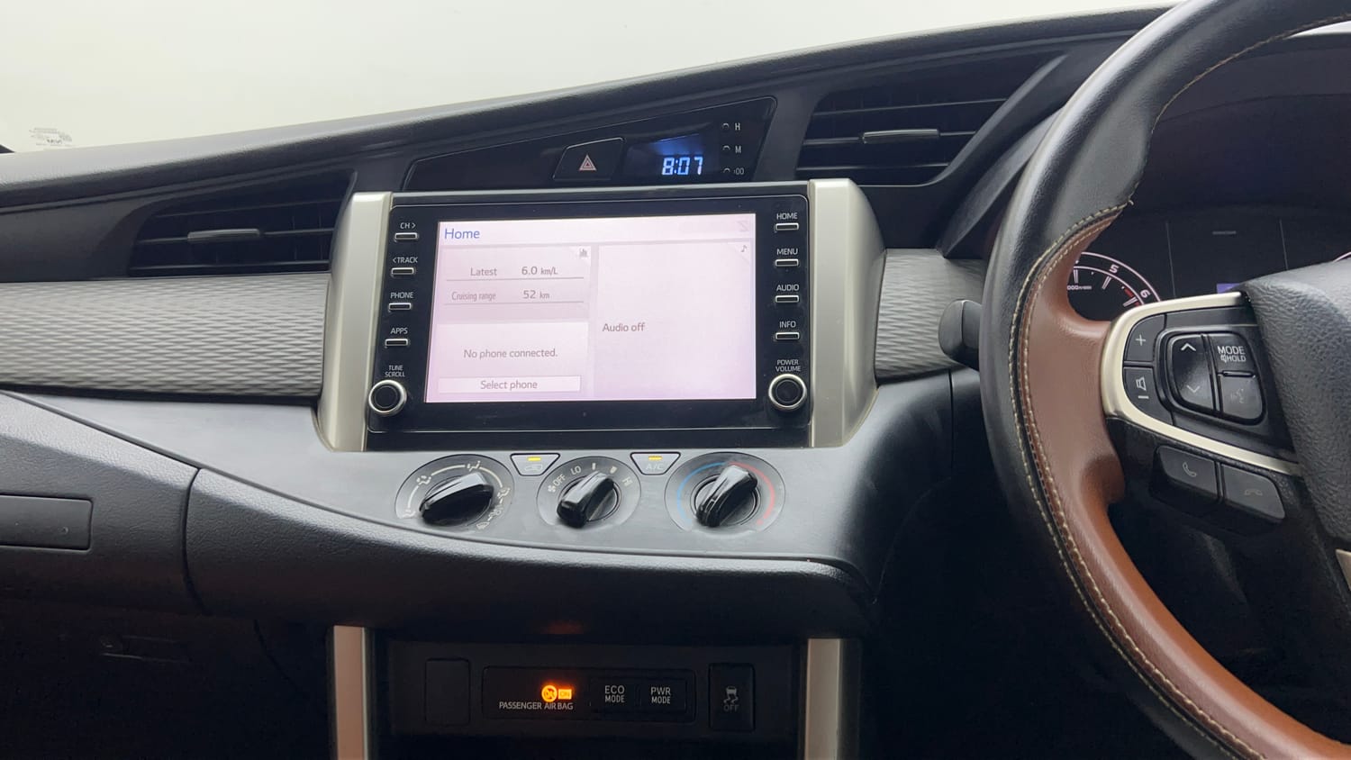 Used 2022 Toyota Innova Crysta GX 2.7 AT 7 STR Petrol Automatic interior MUSIC SYSTEM & AC CONTROL VIEW