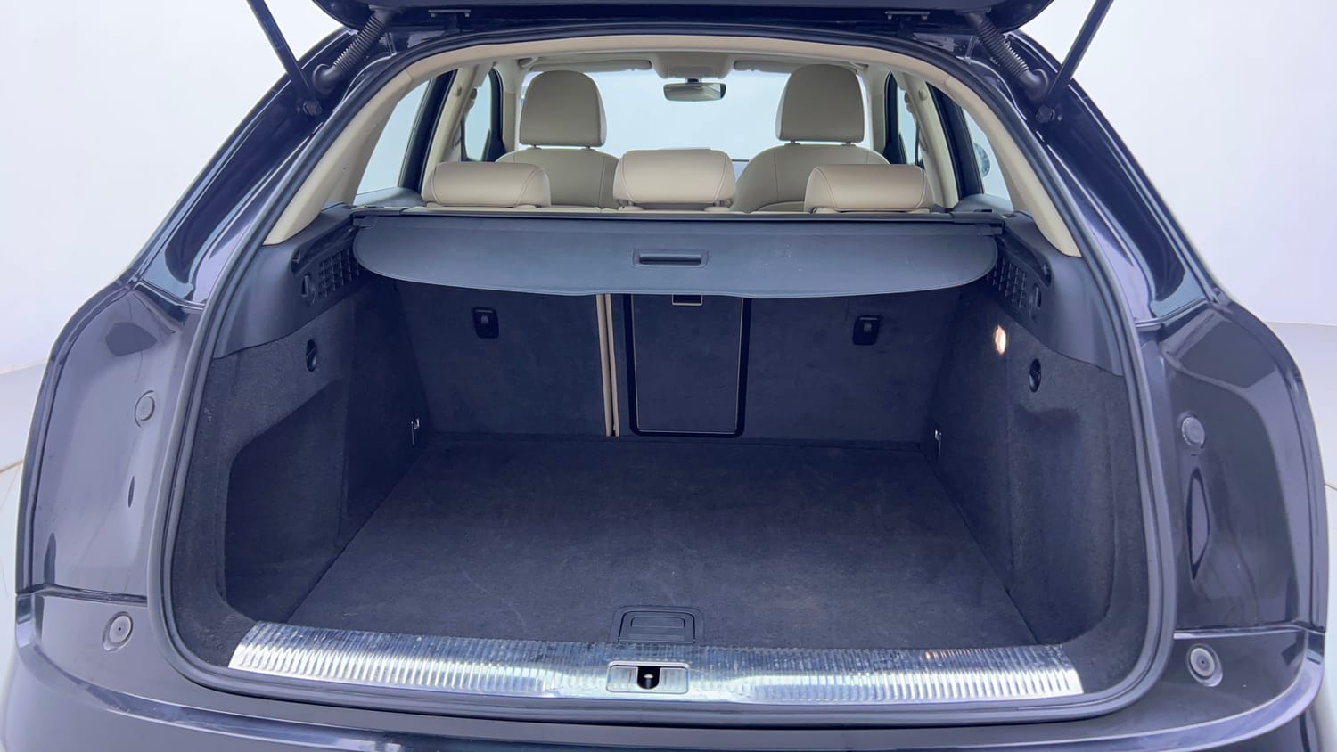 Used 2019 Audi Q3 30 TFSI Premium Petrol Automatic interior DICKY INSIDE VIEW