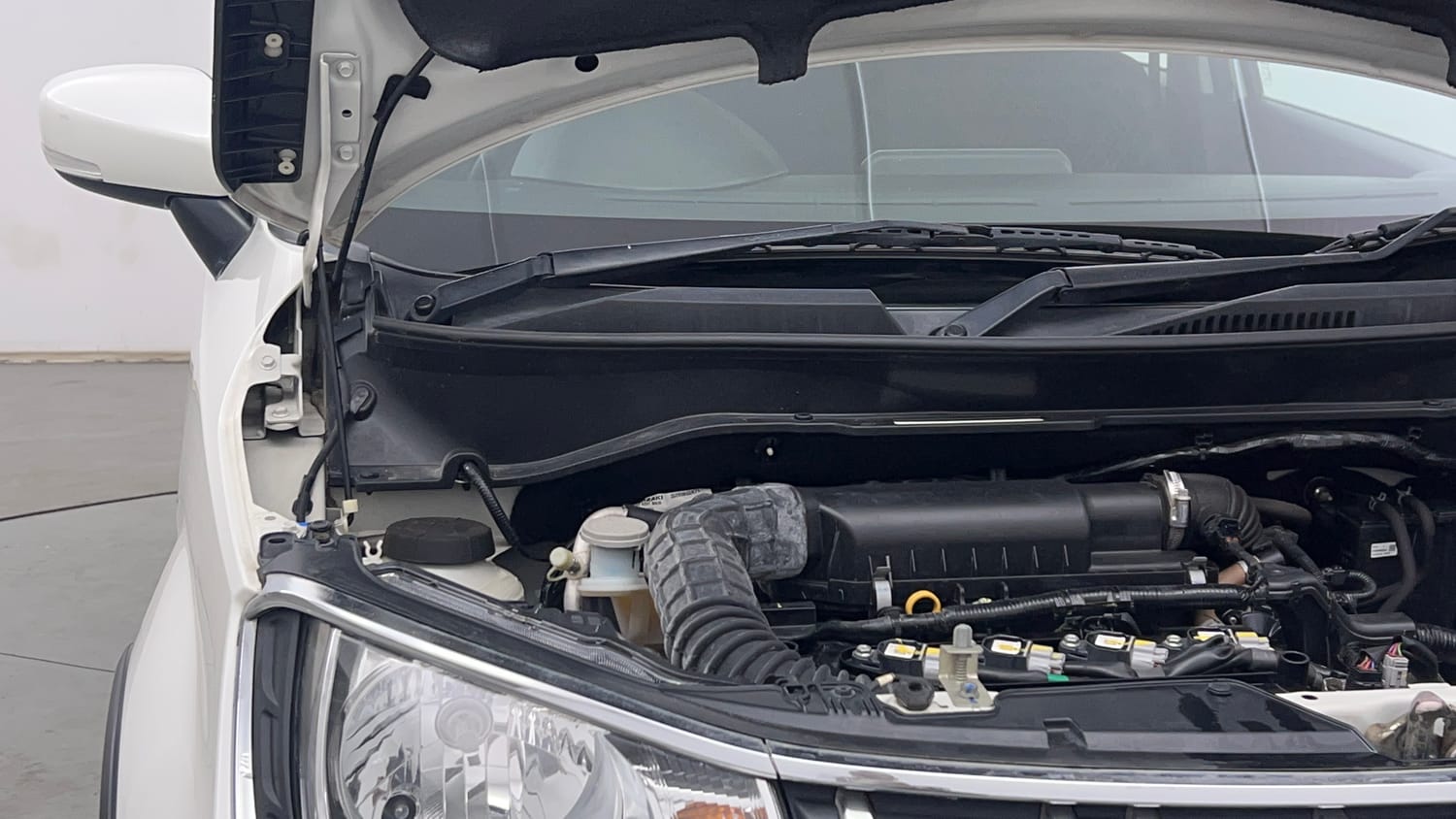 Used 2022 Maruti Suzuki Ignis Zeta 1.2 AMT Petrol Automatic engine ENGINE RIGHT SIDE HINGE & APRON VIEW