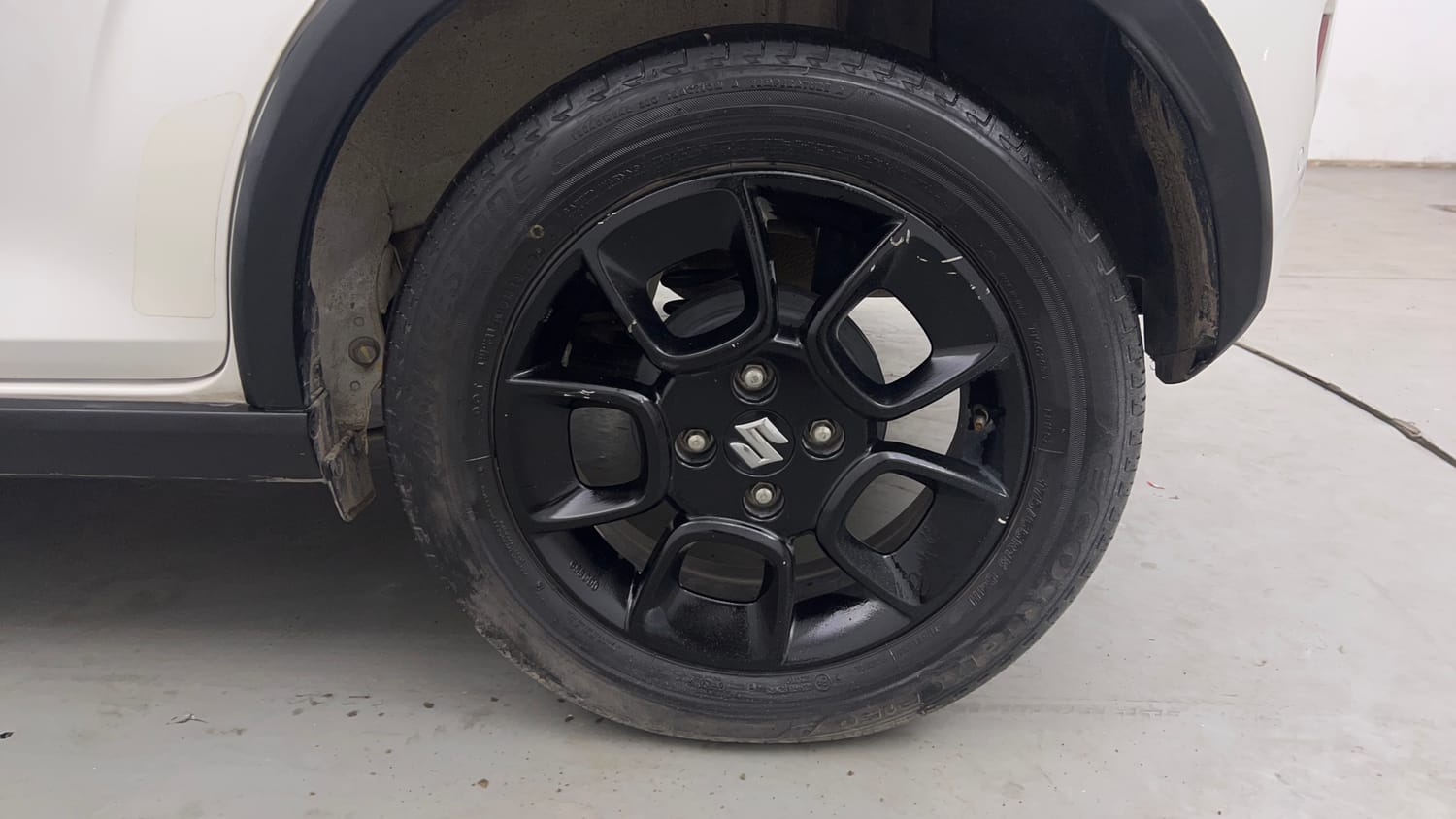 Used 2022 Maruti Suzuki Ignis Zeta 1.2 AMT Petrol Automatic tyres LEFT REAR TYRE RIM VIEW
