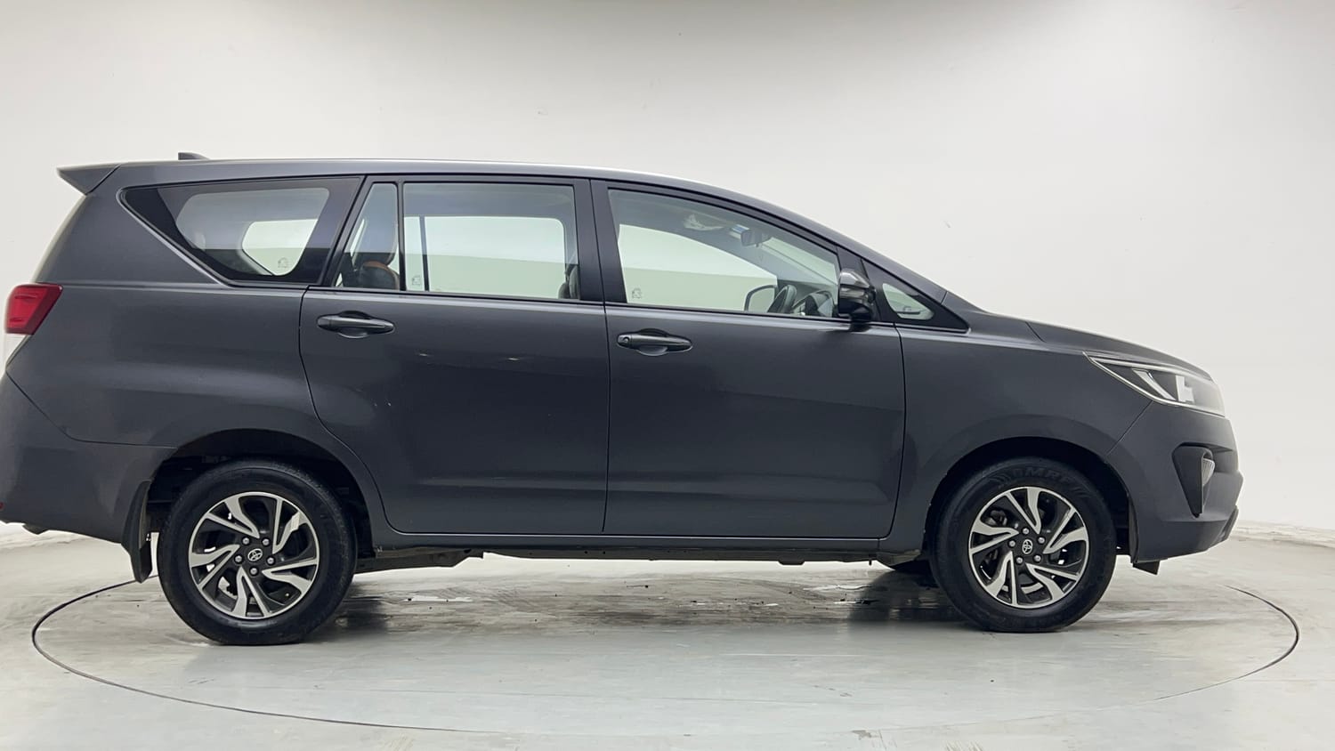 Used 2022 Toyota Innova Crysta GX 2.7 AT 7 STR Petrol Automatic exterior RIGHT SIDE VIEW