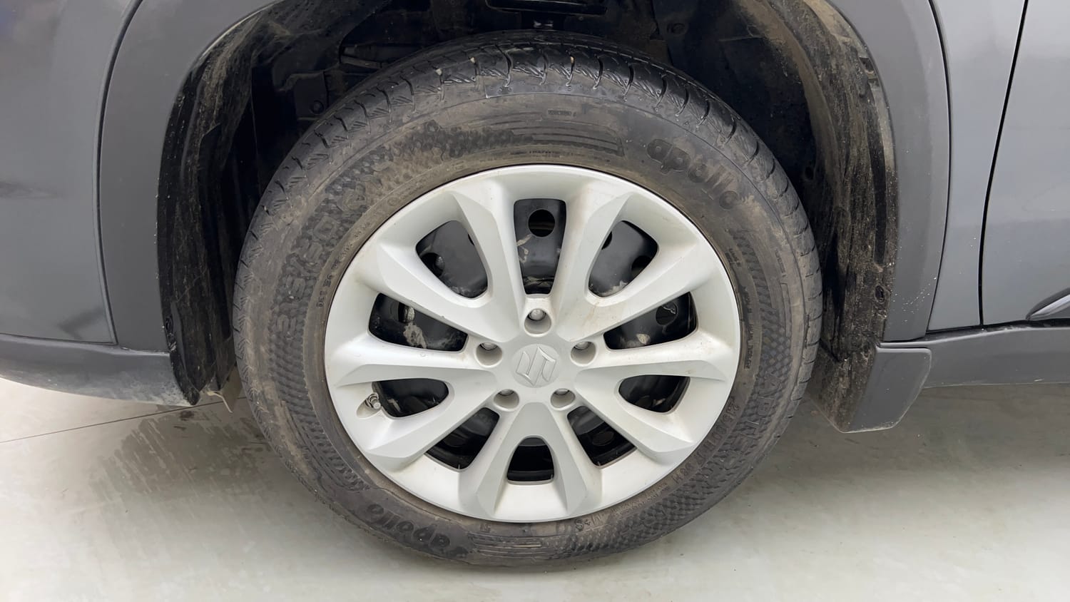 Used 2025 Maruti Suzuki Grand Vitara Delta Smart Hybrid Petrol Manual tyres LEFT FRONT TYRE RIM VIEW
