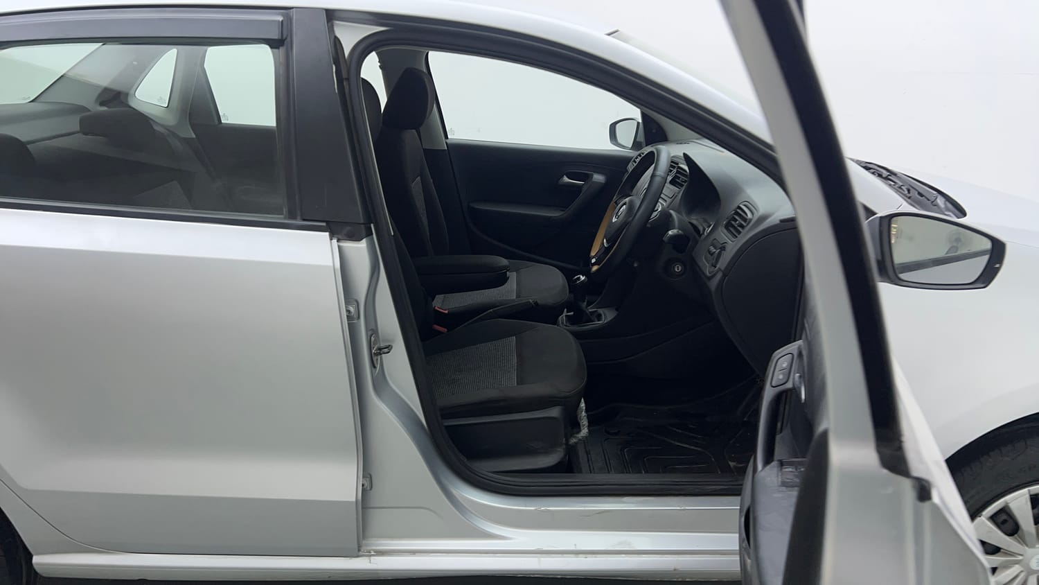 Used 2018 Volkswagen Ameo Trendline 1.0L (P) Petrol Manual interior RIGHT SIDE FRONT DOOR CABIN VIEW