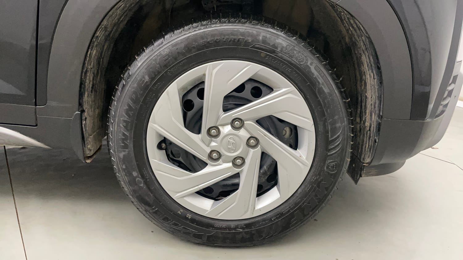 Used 2024 Hyundai Creta 1.5 MPi Petrol MT EX Petrol Manual tyres RIGHT FRONT TYRE RIM VIEW