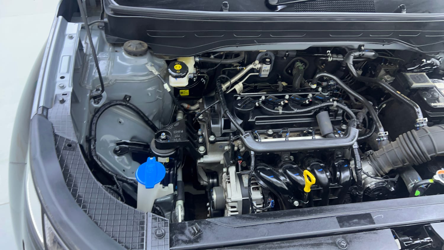 Used 2025 Hyundai Venue S (O) 1.2 Petrol Petrol Manual engine ENGINE RIGHT SIDE VIEW