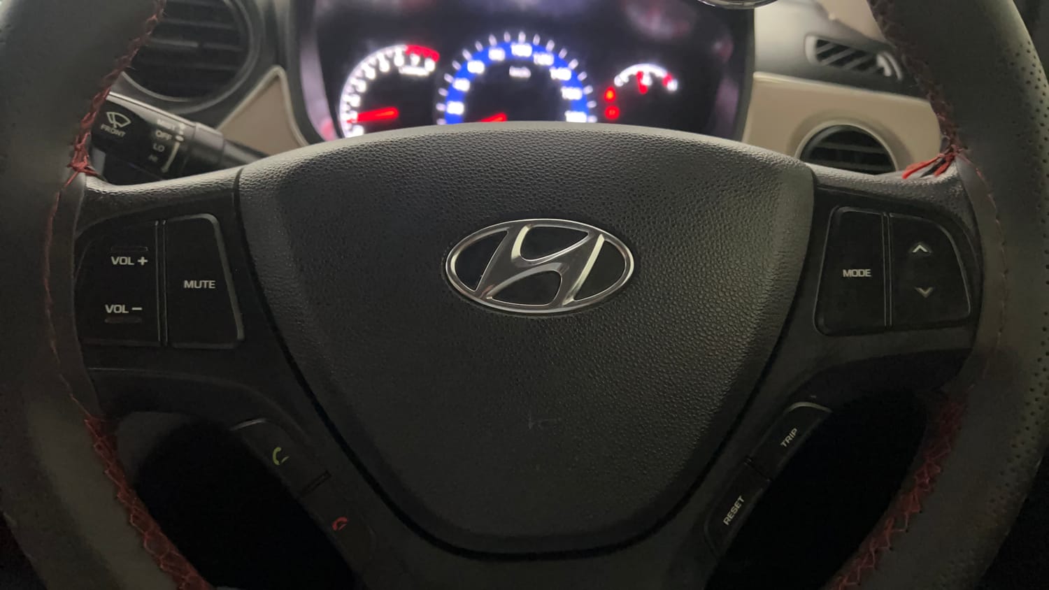 Used 2019 Hyundai Xcent S Petrol Manual top_features Steering mounted controls