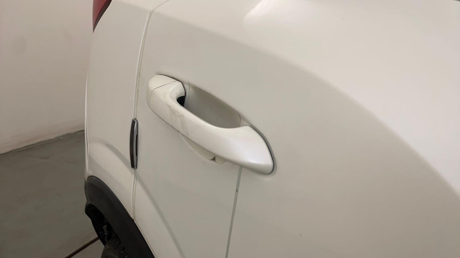 Used 2021 Mahindra XUV 300 W8 1.2 Petrol Petrol Manual dents MINOR SCRATCH