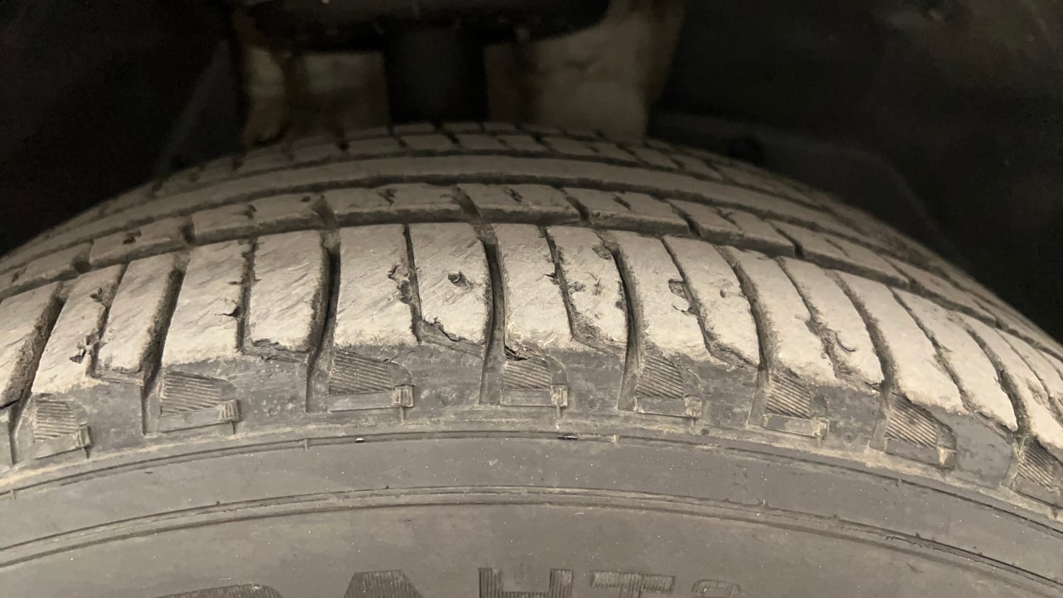 Used 2018 Mahindra XUV500 W11 Diesel Manual tyres RIGHT FRONT TYRE TREAD VIEW