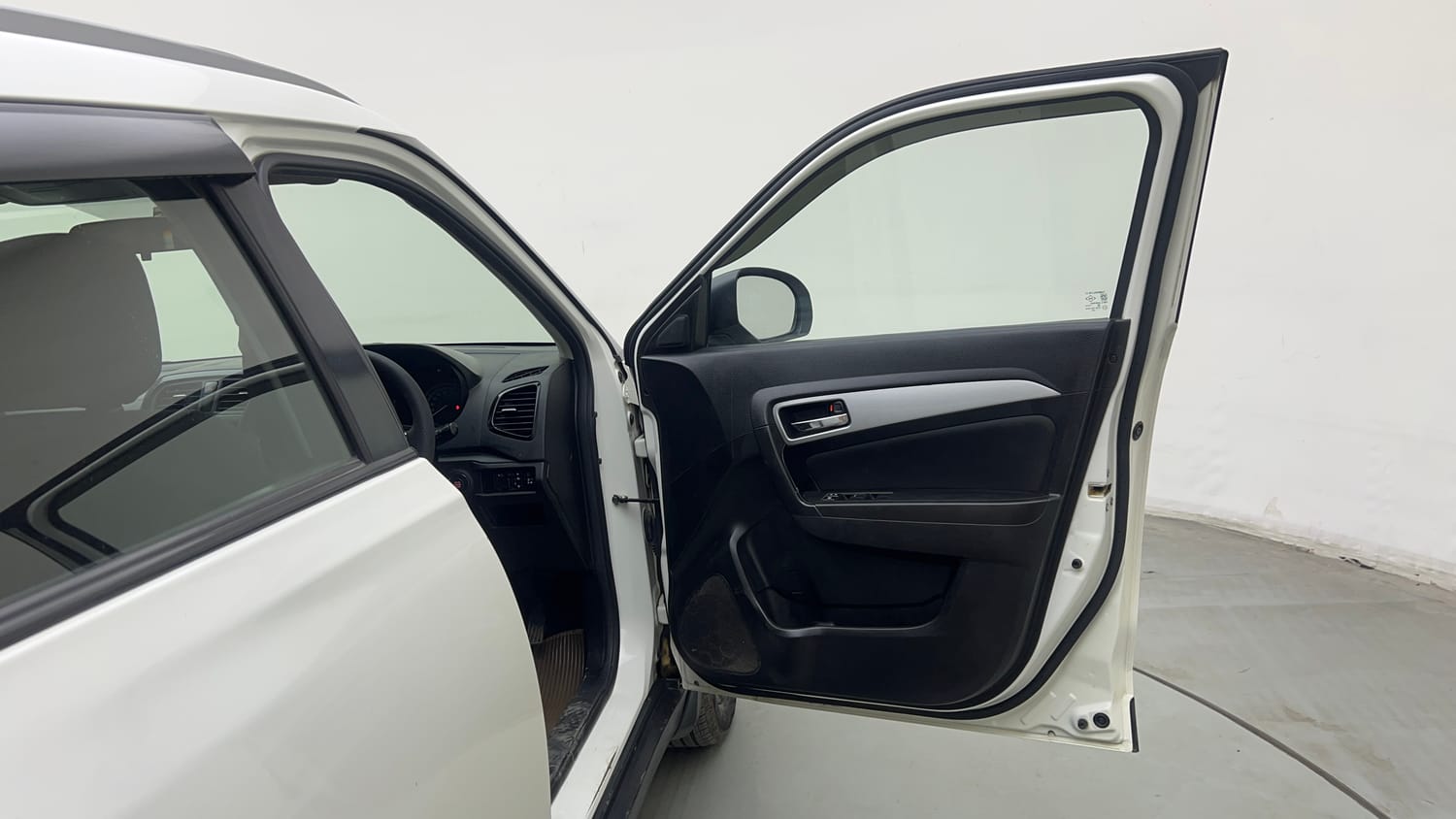 Used 2021 maruti-suzuki Vitara Brezza ZXi Petrol Manual interior RIGHT FRONT DOOR OPEN VIEW
