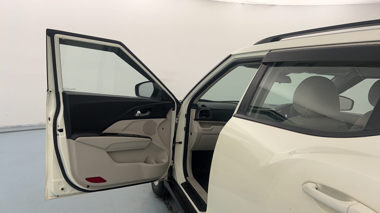 Used 2023 Mahindra XUV 300 W8 1.2 Petrol Petrol Manual interior LEFT FRONT DOOR OPEN VIEW