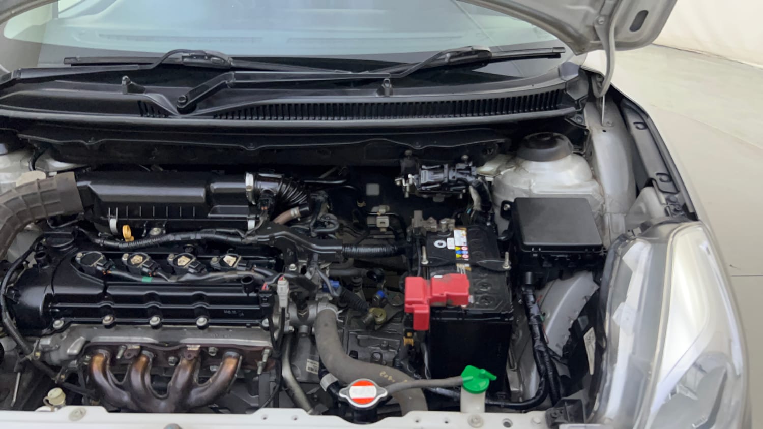 Used 2019 Maruti Suzuki Baleno Delta 1.2 Petrol Manual engine ENGINE LEFT SIDE HINGE & APRON VIEW