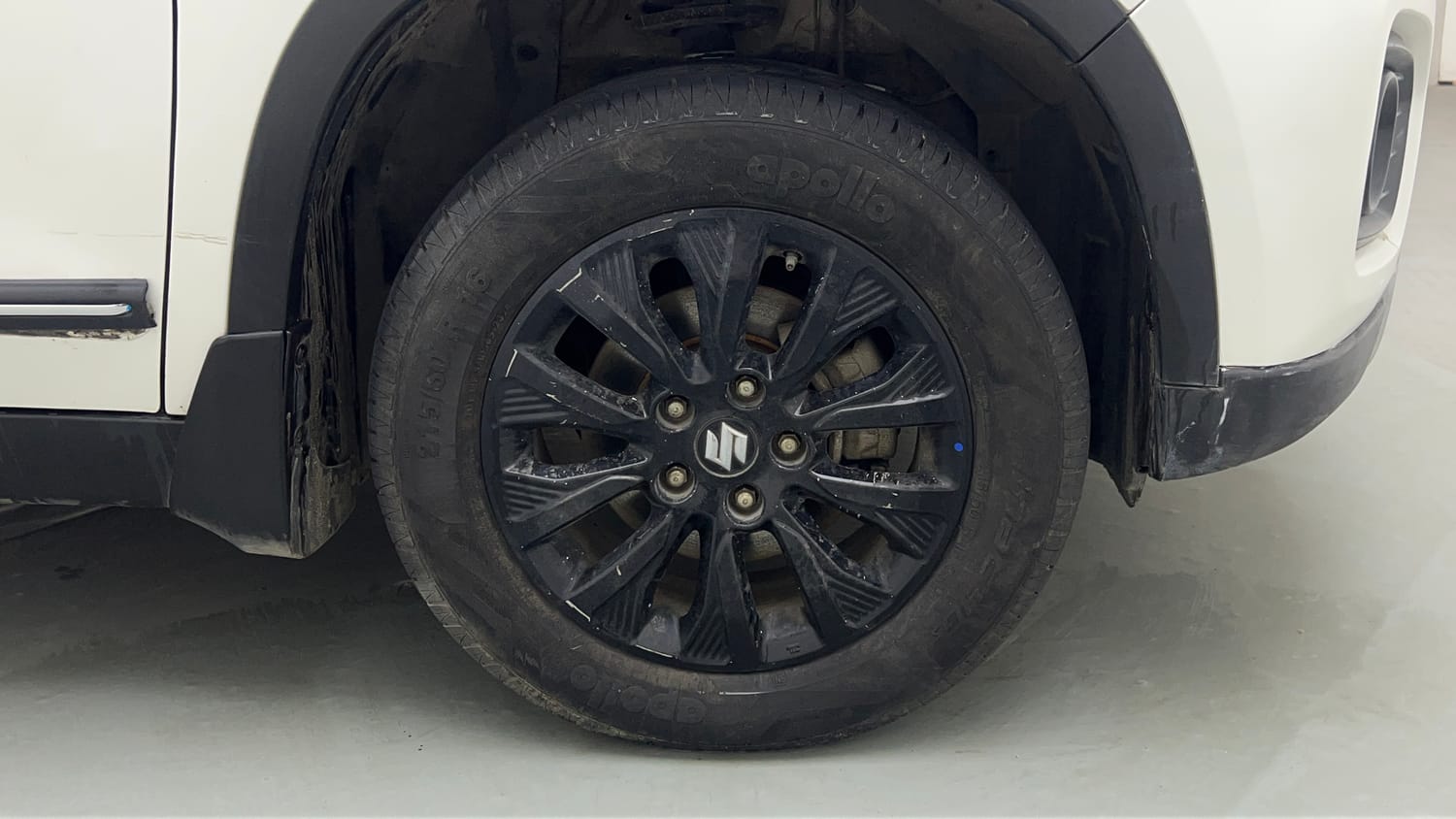 Used 2021 maruti-suzuki Vitara Brezza ZXi Petrol Manual tyres RIGHT FRONT TYRE RIM VIEW