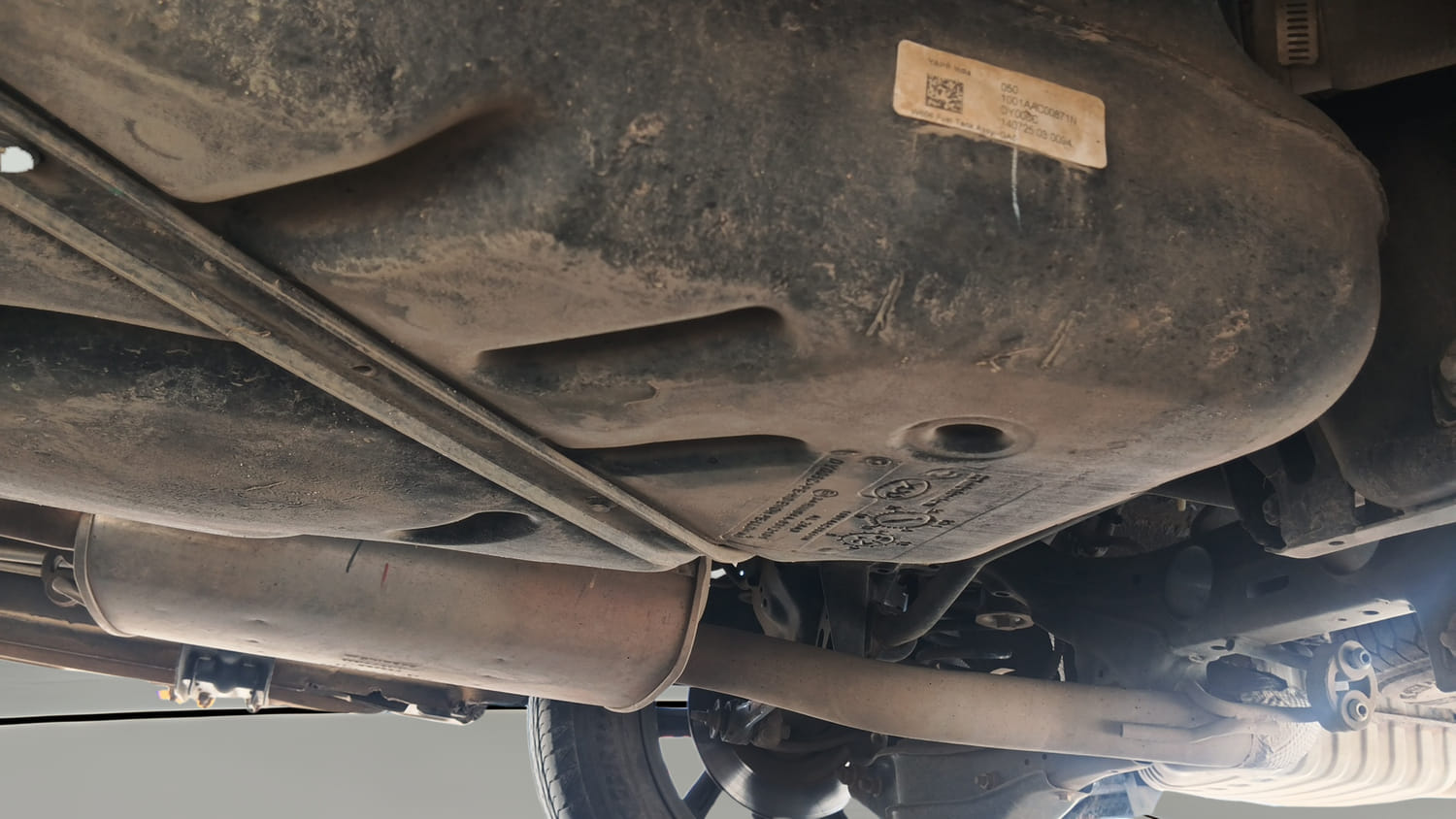 Used 2025 Mahindra XUV700 AX7 Luxury Pack Petrol AT 7 STR Petrol Automatic extra REAR UNDERBODY VIEW (TAKEN FROM REAR)