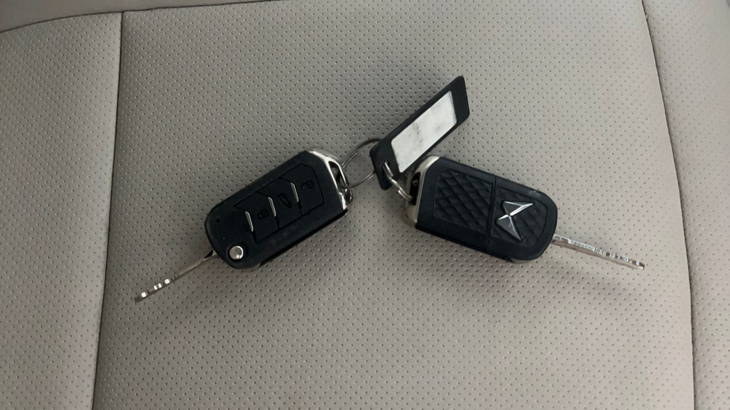 Used 2023 Mahindra XUV 300 W8 1.2 Petrol Petrol Manual extra CAR KEY VIEW