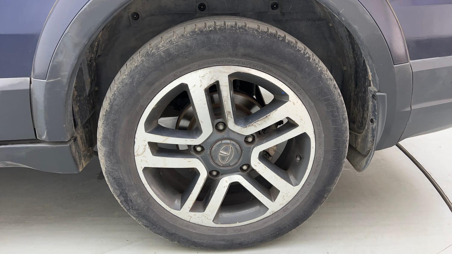 Used 2018 Tata Hexa XTA 4x2 7 STR Diesel Automatic tyres LEFT REAR TYRE RIM VIEW