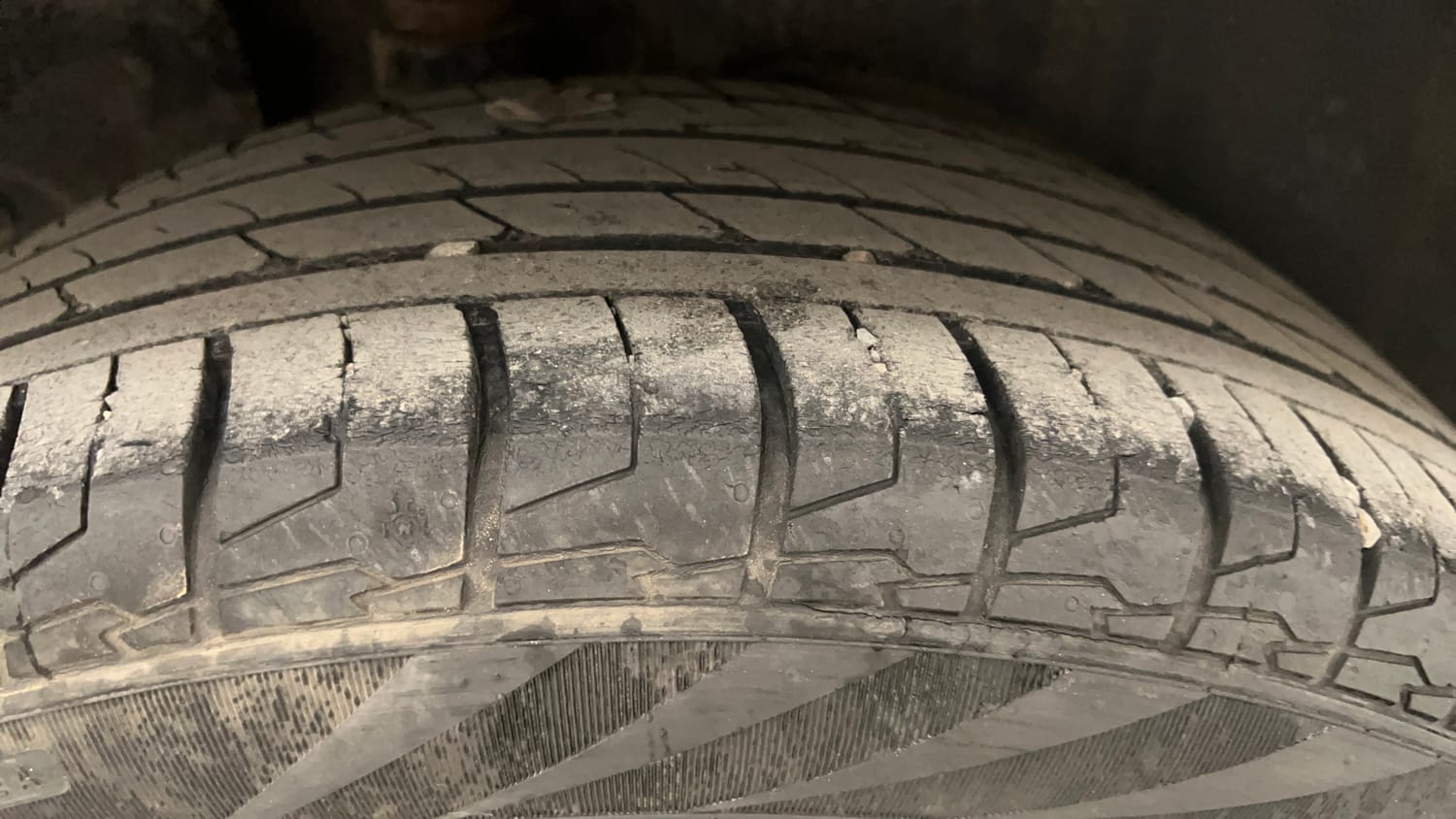 Used 2023 Hyundai Creta SX (O) 1.5 Petrol IVT Petrol Automatic tyres RIGHT REAR TYRE TREAD VIEW