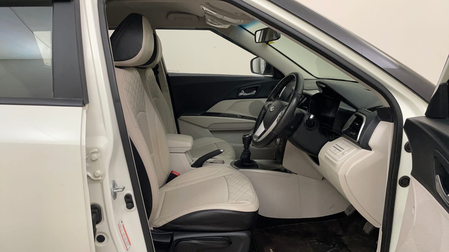Used 2021 Mahindra XUV 300 W8 1.2 Petrol Petrol Manual interior RIGHT SIDE FRONT DOOR CABIN VIEW