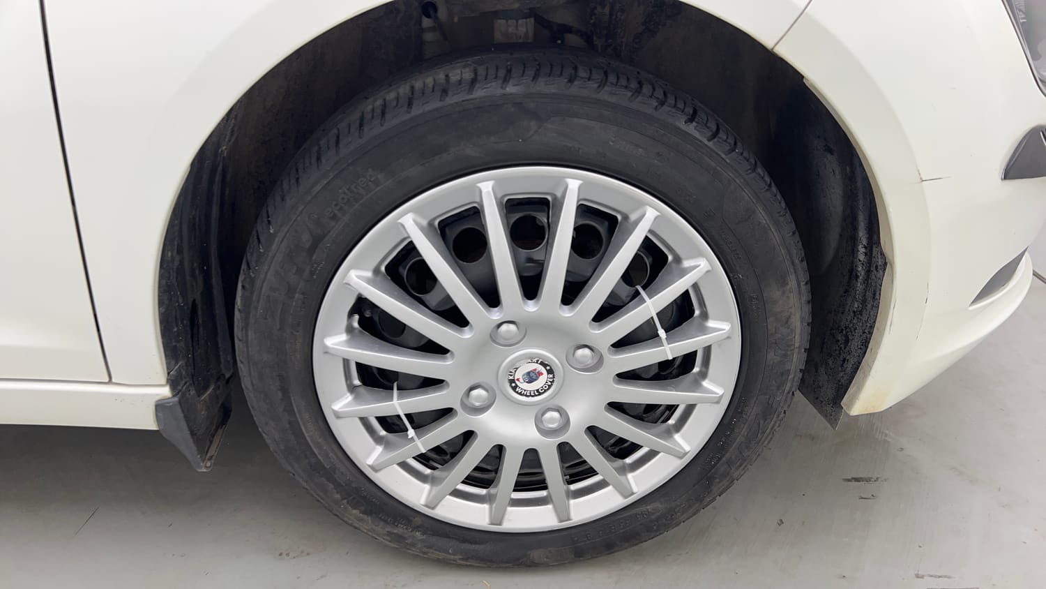 Used 2020 Tata Altroz XT Petrol Petrol Manual tyres RIGHT FRONT TYRE RIM VIEW