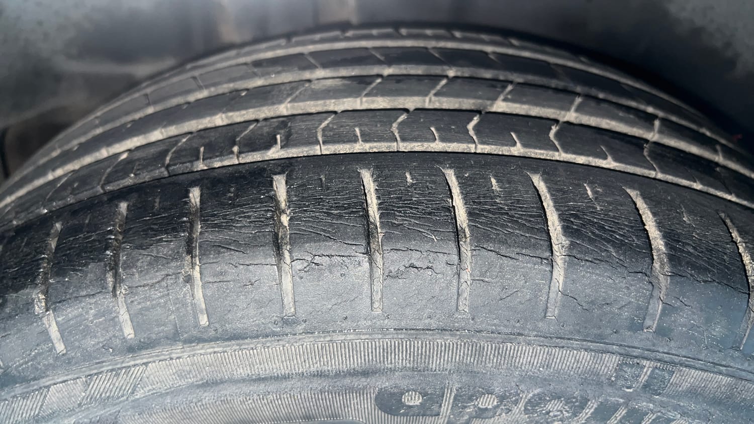 Used 2015 Maruti Suzuki Ciaz ZXI+ Petrol Manual tyres RIGHT REAR TYRE TREAD VIEW