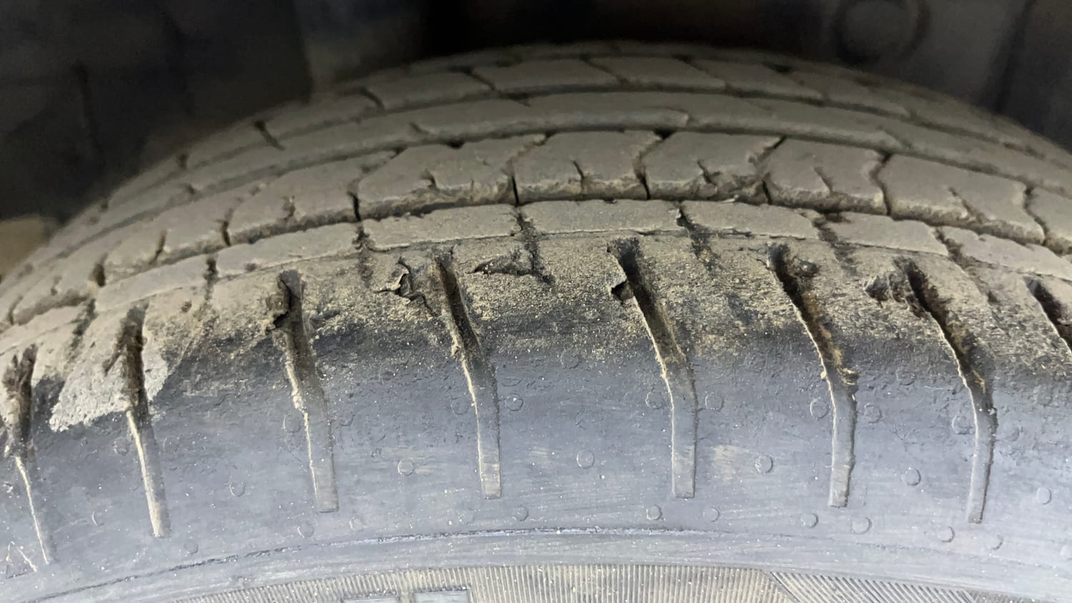 Used 2024 Hyundai Verna SX (O) 1.5 Turbo Petrol DCT Petrol Automatic tyres RIGHT REAR TYRE TREAD VIEW