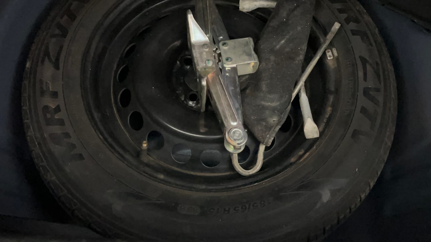 Used 2018 Maruti Suzuki Baleno Delta 1.2 Petrol Manual tyres SPARE TYRE VIEW