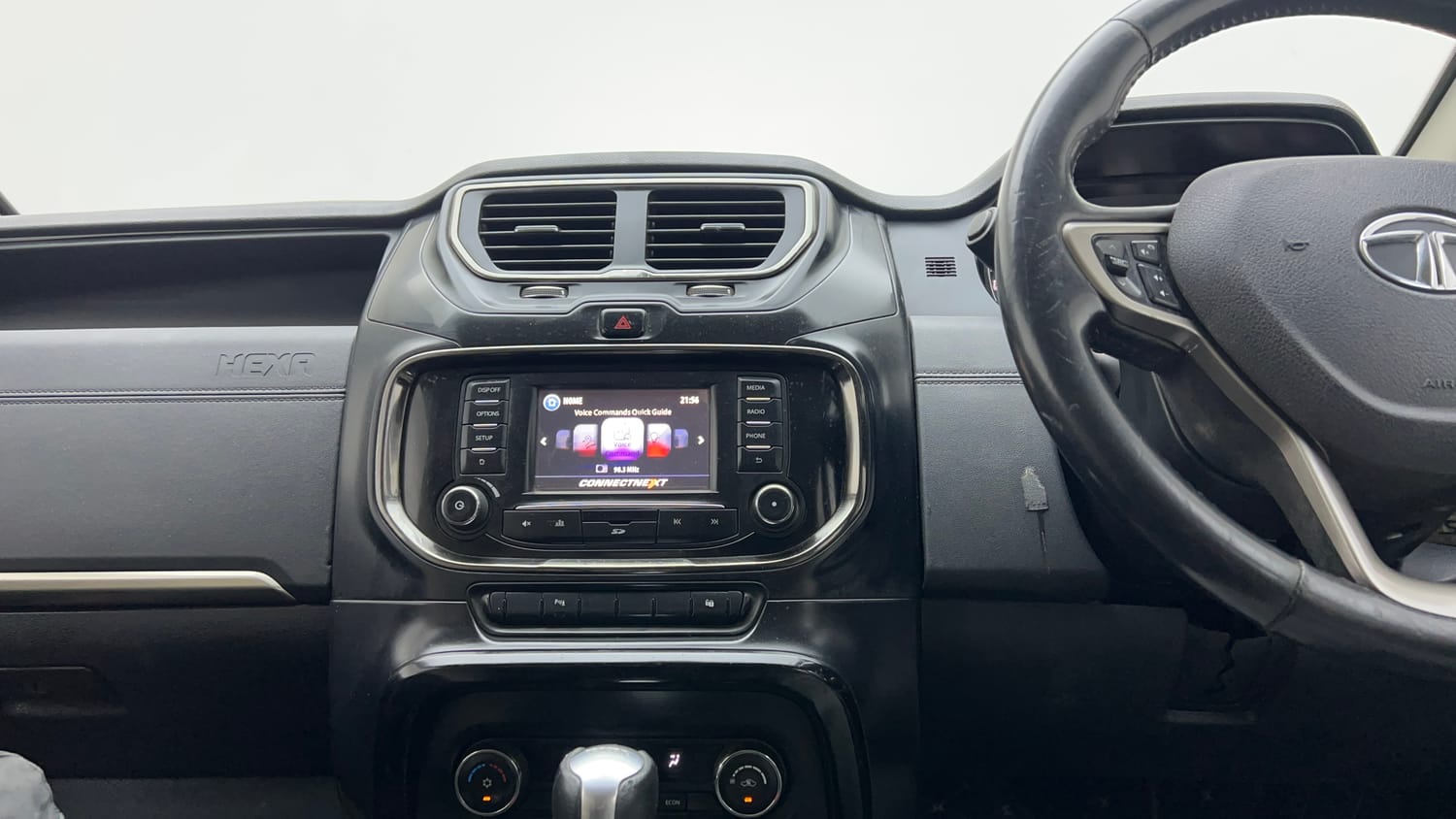 Used 2018 Tata Hexa XTA 4x2 7 STR Diesel Automatic interior MUSIC SYSTEM & AC CONTROL VIEW