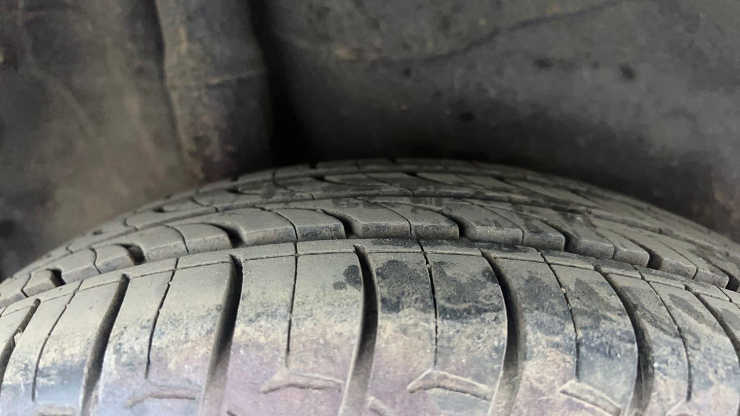 Used 2015 Honda City V Petrol Manual tyres RIGHT REAR TYRE TREAD VIEW