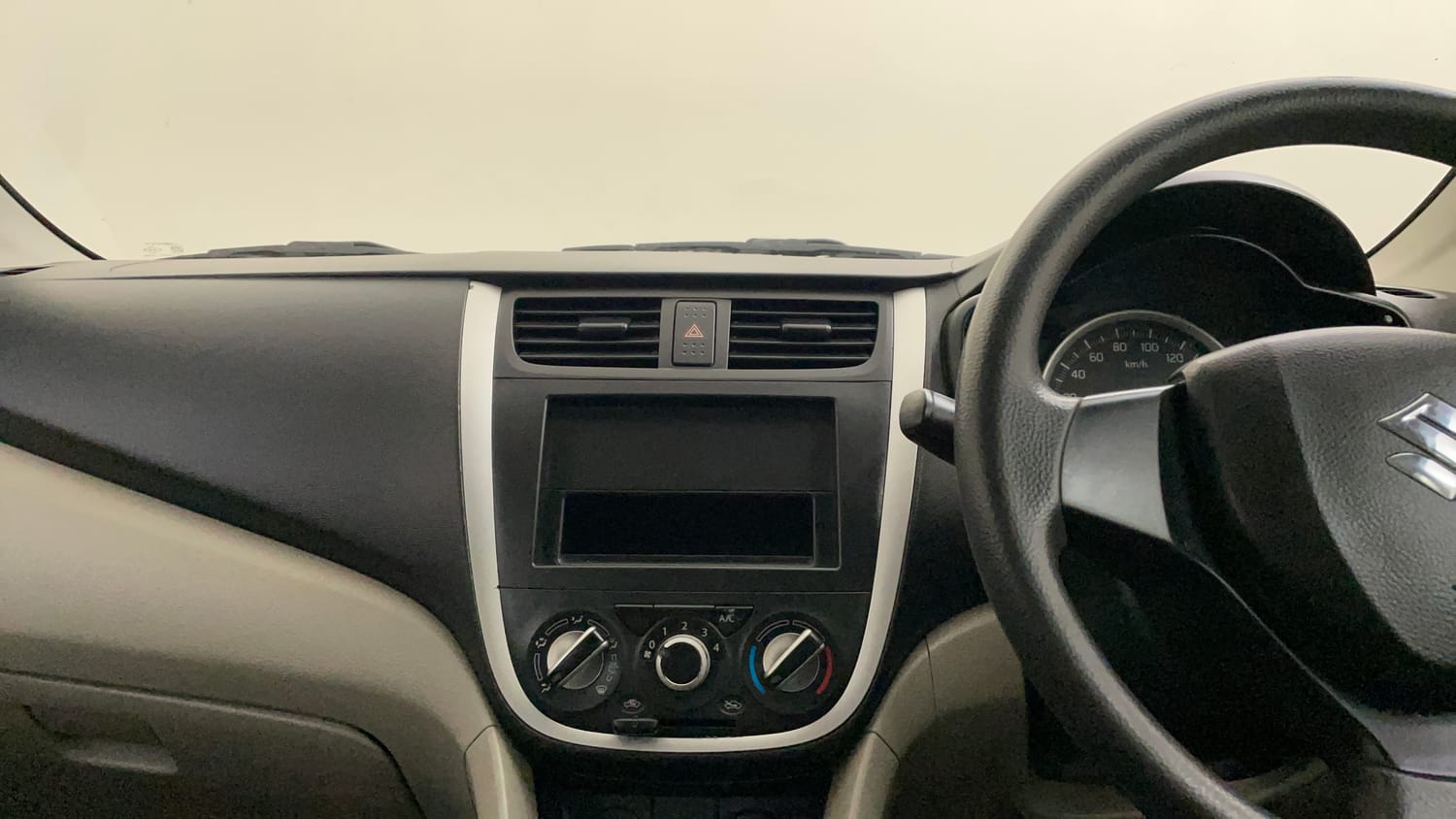 Used 2014 Maruti Suzuki Celerio VXi AMT Petrol Automatic interior MUSIC SYSTEM & AC CONTROL VIEW