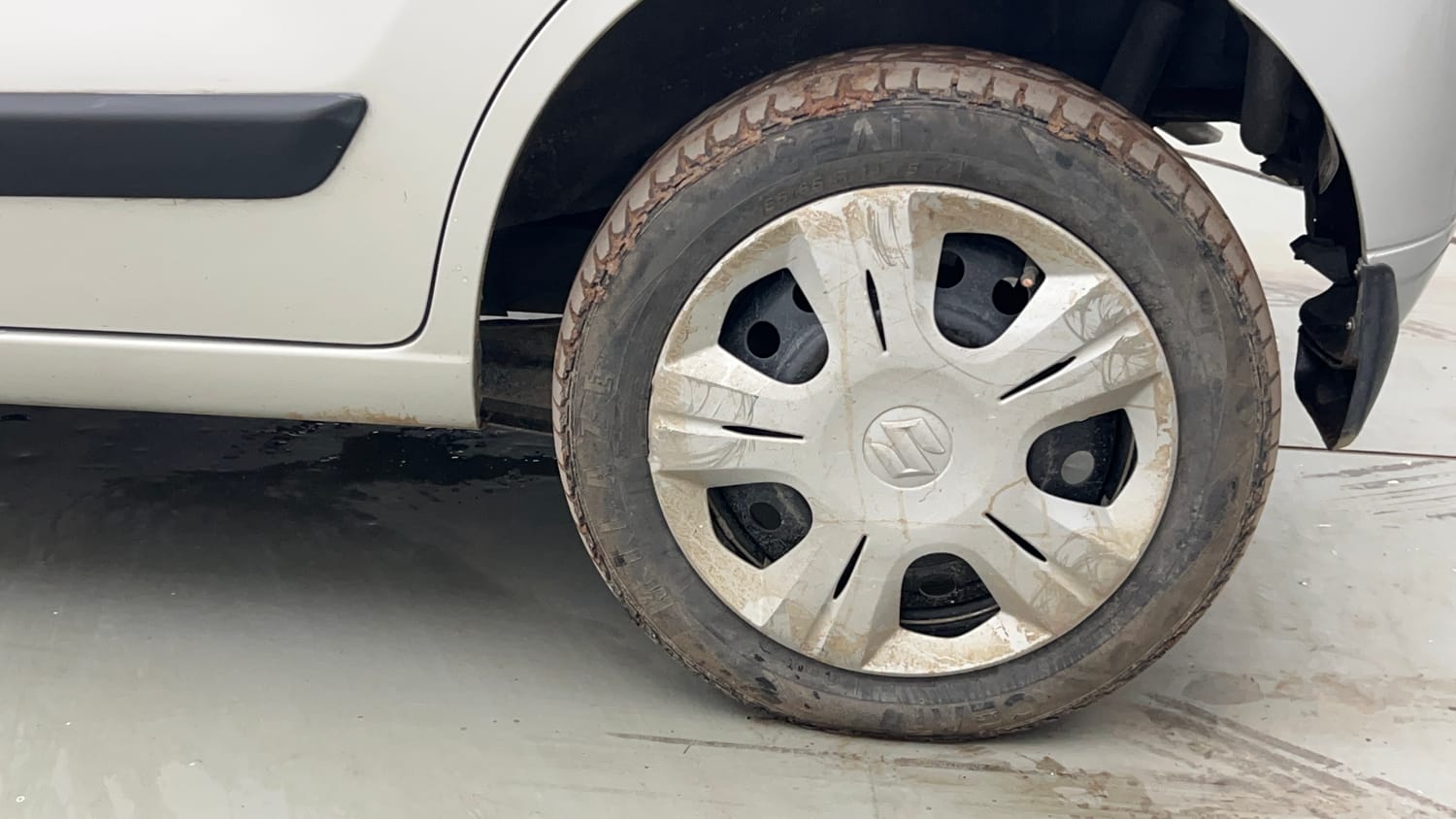 Used 2018 Maruti Suzuki Wagon R 1.0 VXI AMT (O) Petrol Automatic tyres LEFT REAR TYRE RIM VIEW