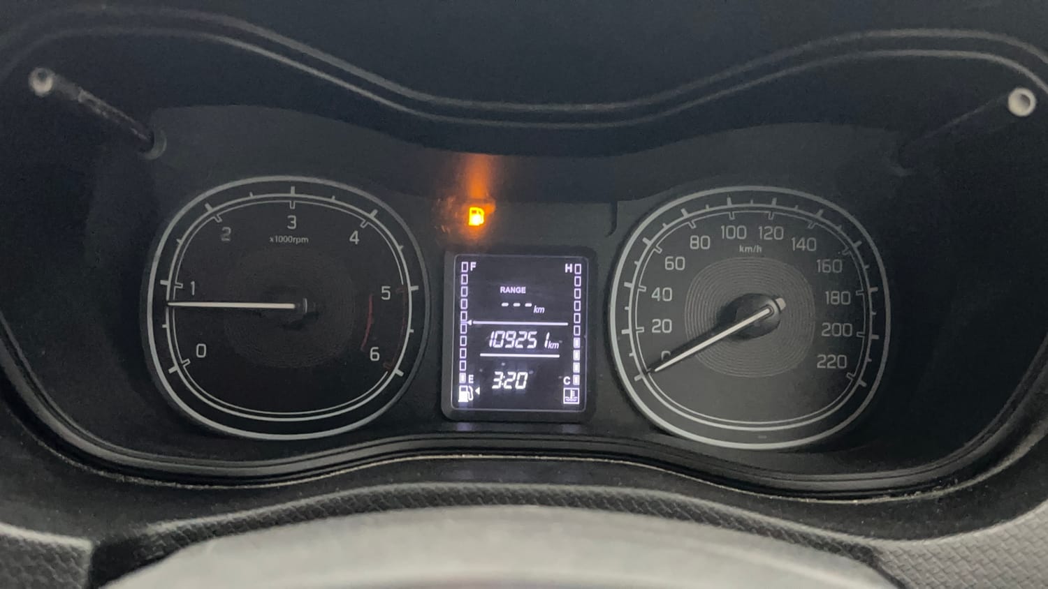 Used 2019 Maruti Suzuki Vitara Brezza [2016-2020] LDi Diesel Manual interior CLUSTERMETER VIEW