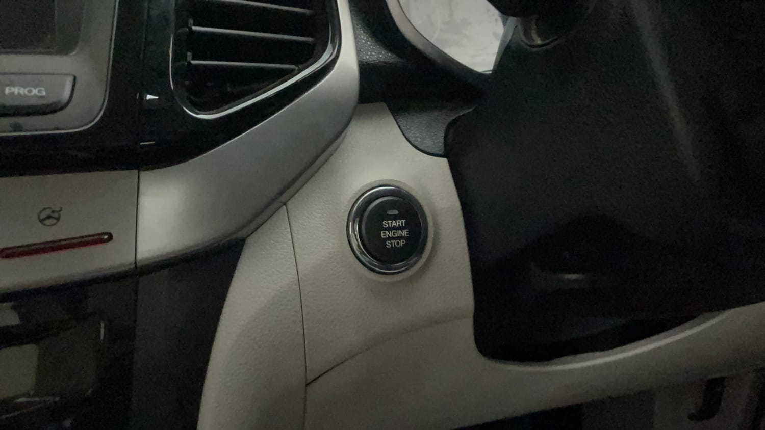 Used 2021 Mahindra XUV 300 W8 1.2 Petrol Petrol Manual top_features Keyless start