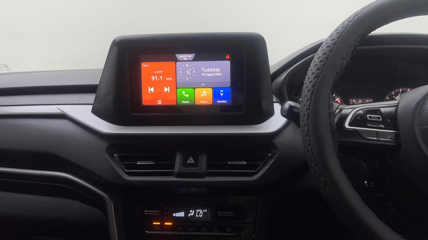 Used 2022 Maruti Suzuki Brezza VXi Petrol Manual interior MUSIC SYSTEM & AC CONTROL VIEW