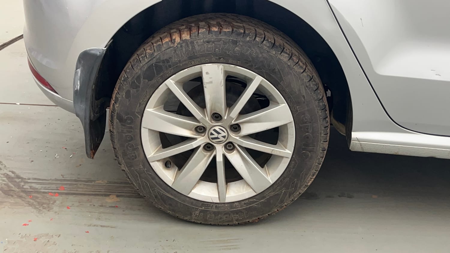 Used 2014 Volkswagen Polo Trendline 1.2L (P) Petrol Manual tyres RIGHT REAR TYRE RIM VIEW