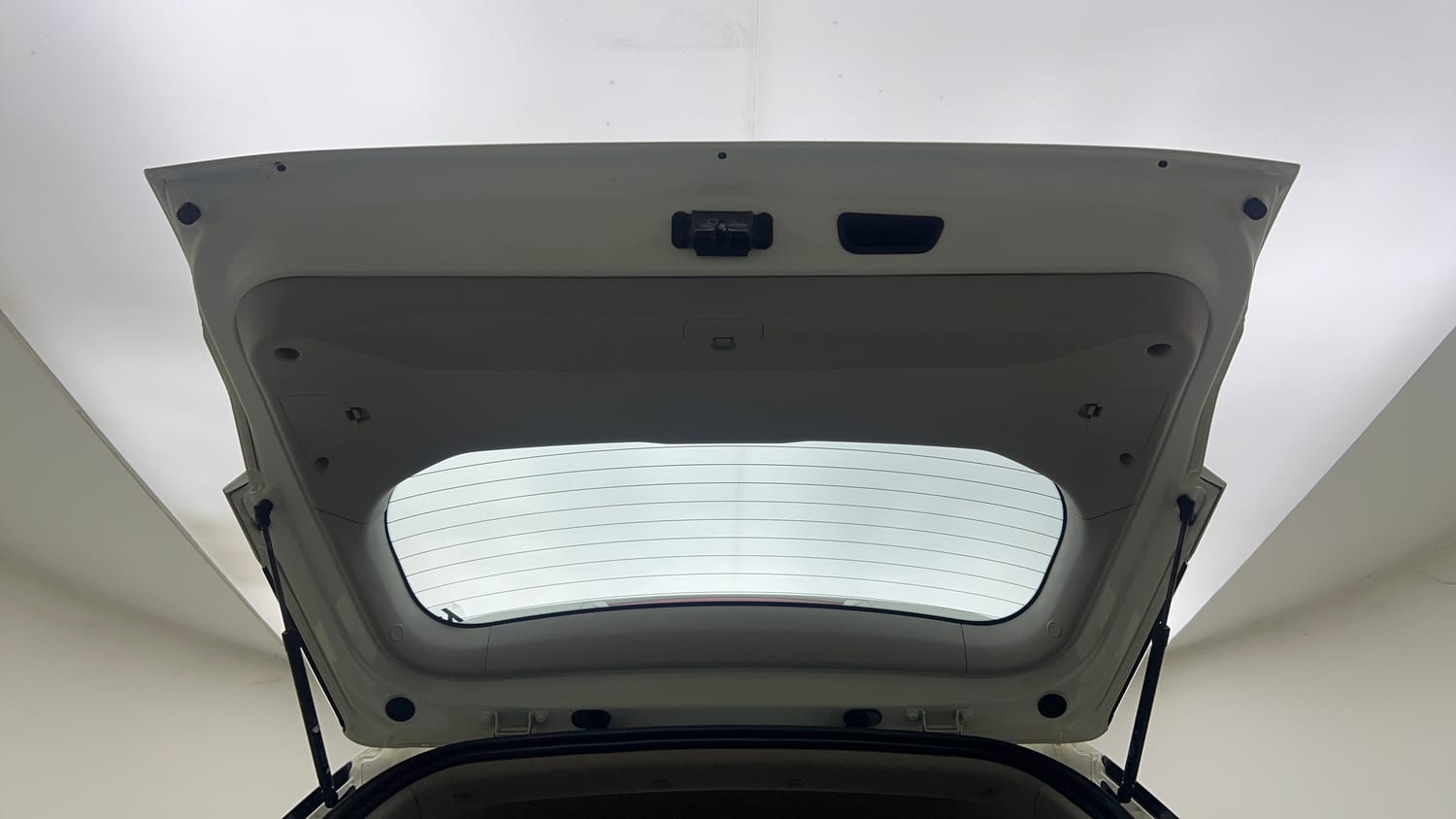 Used 2022 Mahindra XUV 300 W8 (O) 1.2 Petrol AMT Petrol Automatic interior DICKY DOOR OPEN VIEW