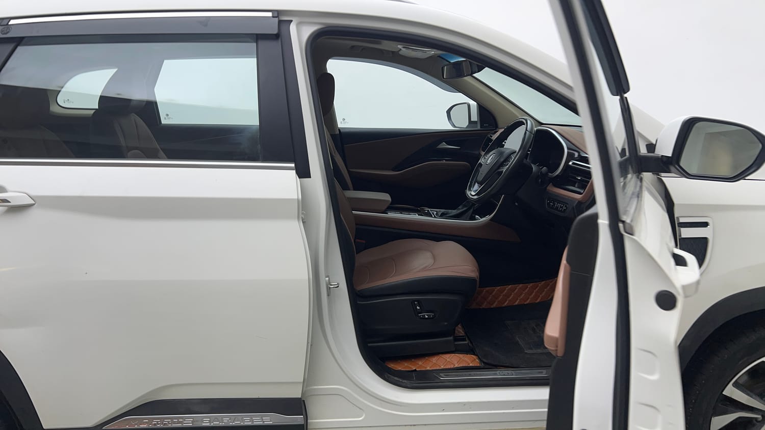 Used 2023 MG Motors Hector Plus Savvy Pro 1.5 Turbo Petrol CVT 6 STR Petrol Automatic interior RIGHT SIDE FRONT DOOR CABIN VIEW