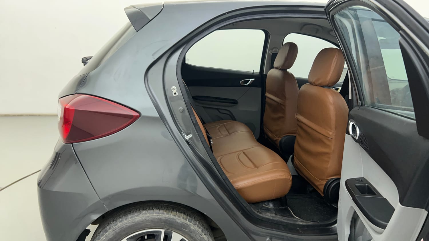 Used 2020 Tata Tiago Revotron XZ Plus Petrol Manual interior RIGHT SIDE REAR DOOR CABIN VIEW