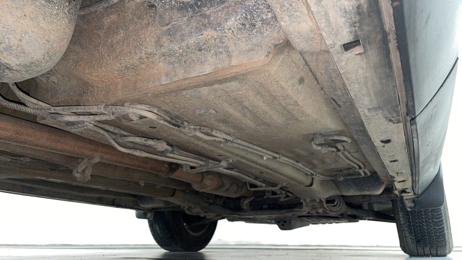 Used 2022 Tata Harrier XZA Plus Dual Tone Diesel Automatic extra REAR RIGHT UNDERBODY VIEW